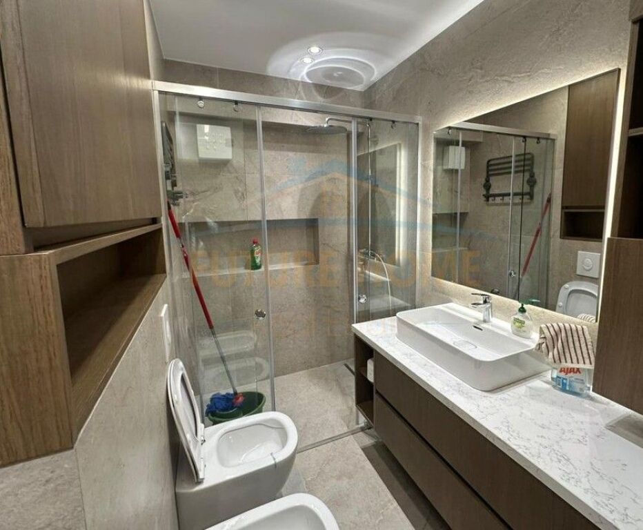 Tirane, jepet me qera apartament 1+1 Kati 4, 65 m² 850 € (Myslym Shyri)
