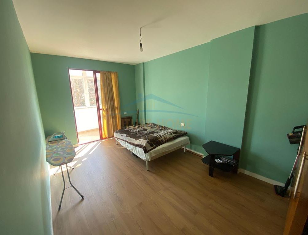 Shitet, Apartament 1+1, Rruga Irfan Tomini