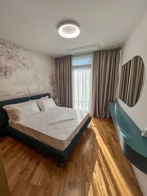 Apartament me Qera te Lake View