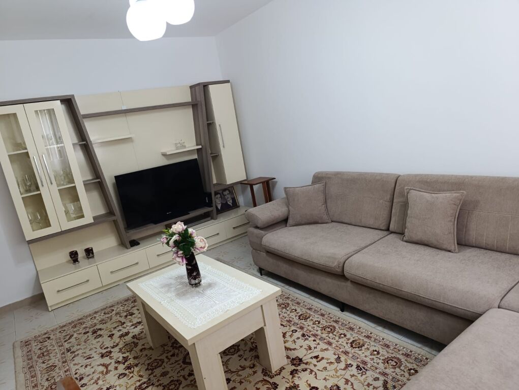 Apartament 2+1 për qera ne yzberisht