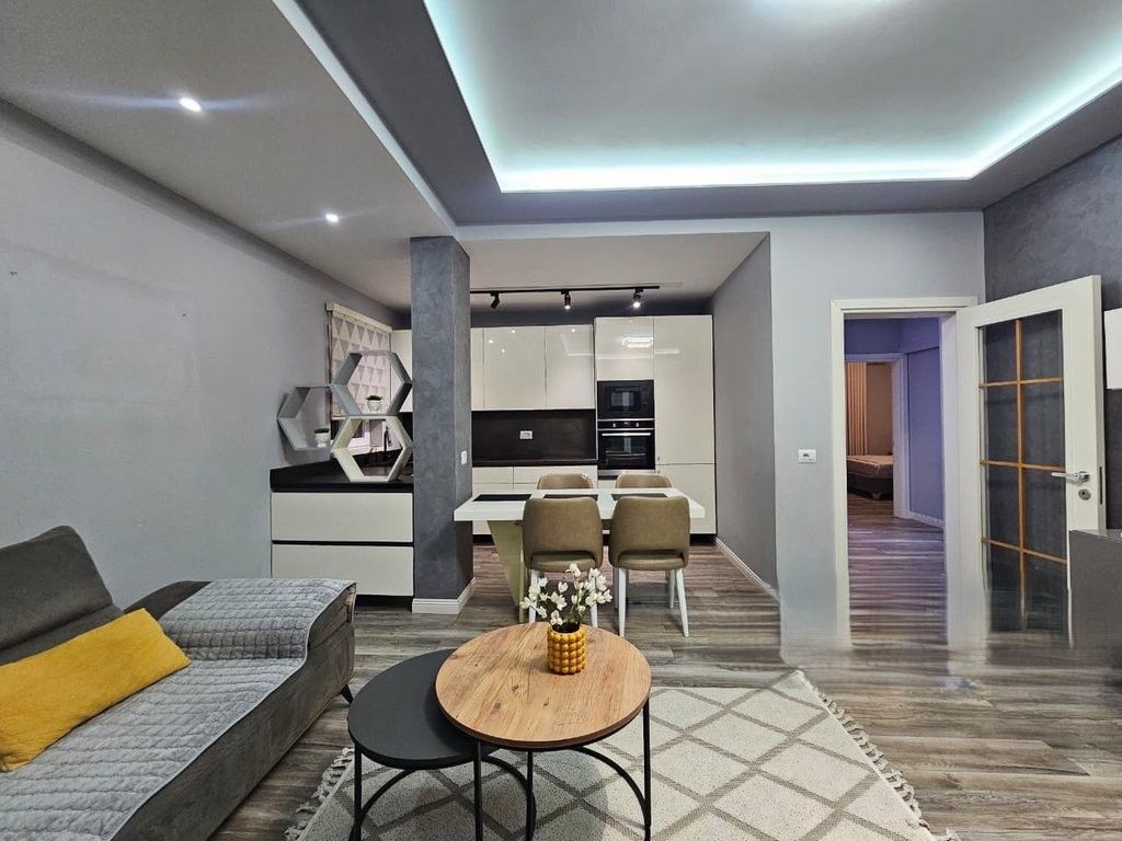 JEPET ME QIRA APARTAMENT 2+1+GARDEROB NE SAUK 650 € /Muaj