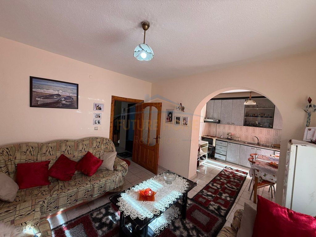 Shitet ,Shtëpi 3 - Katëshe ,Lagjia 1  ,Pogradec