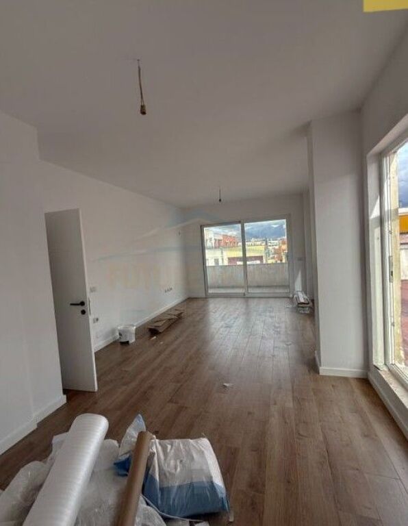 Shitet , Apartament 3+1+Verande,Unaza e re , Tirane