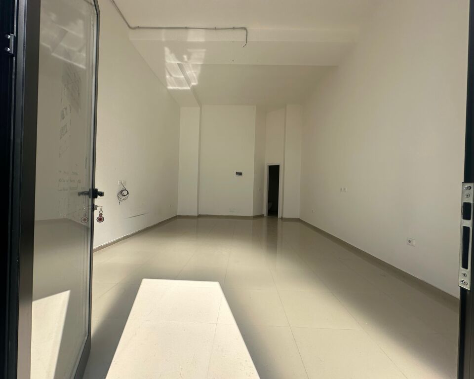 Super shop /Main road 📍Don bosko 📌1100€