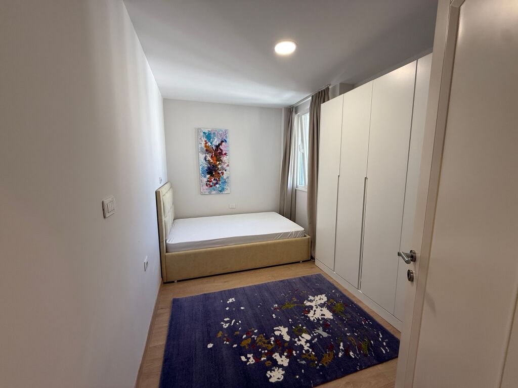 APARTAMENT 3+1+2 PER QIRA -LIQENI I THATE