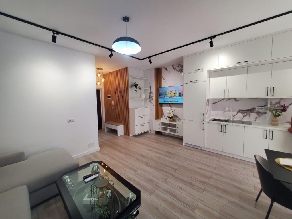 Shitet Apartament,1+1 në Plazh,Durrës.