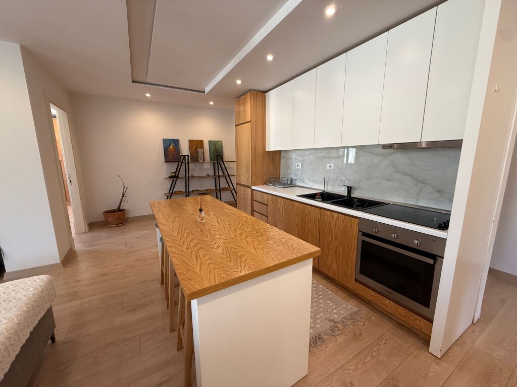 APARTAMENT 3+1+2 PER QIRA -LIQENI I THATE