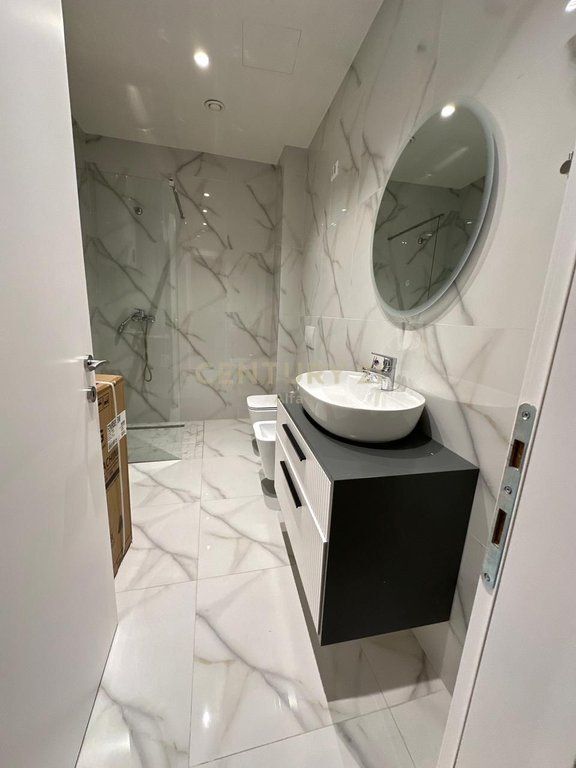 Ambient Zyrash + Post Parkimi per Qira tek Rezidenca 'Lake View' !