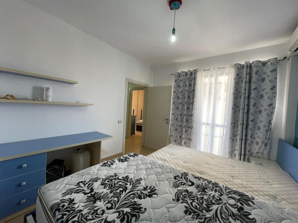 Apartament 2+1+Verande per shitje tek Big Market Yzberisht.