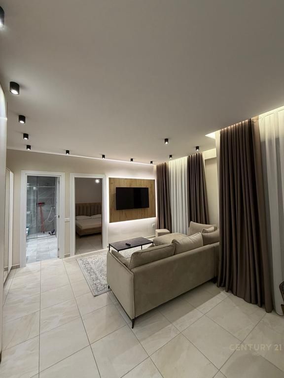 Affittasi appartamento 1+1 con posto auto in via Besim Imami