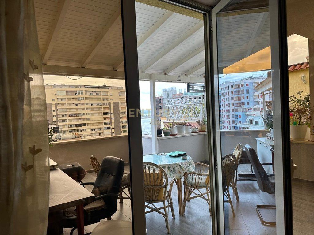 JAPIM ME QIRA APARTAMENT 3+1+2 ME PAMJE DETI NE VOLLGA DURRES !