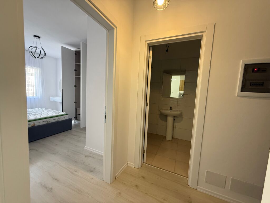 Univers city | Qera Apartament 1+1 Ne Vleren 40’000all muaj