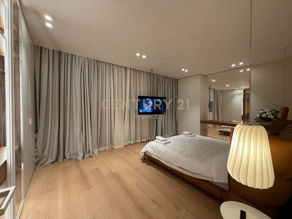 Shitet vilë luksoze Big Twin me pishinë private në Green Coast 1, Palasë