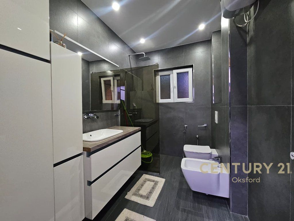 JEPET ME QIRA APARTAMENT 2+1+GARDEROB NE SAUK 650 € /Muaj Sip. Totale  110m2