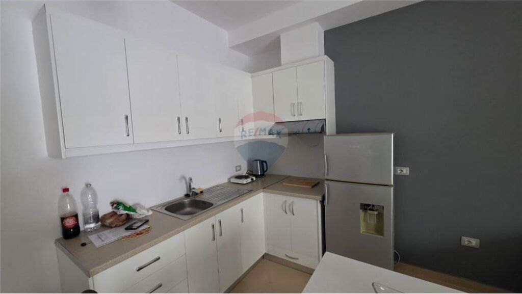 Garsoniere ne shitje , prane Marina Bay