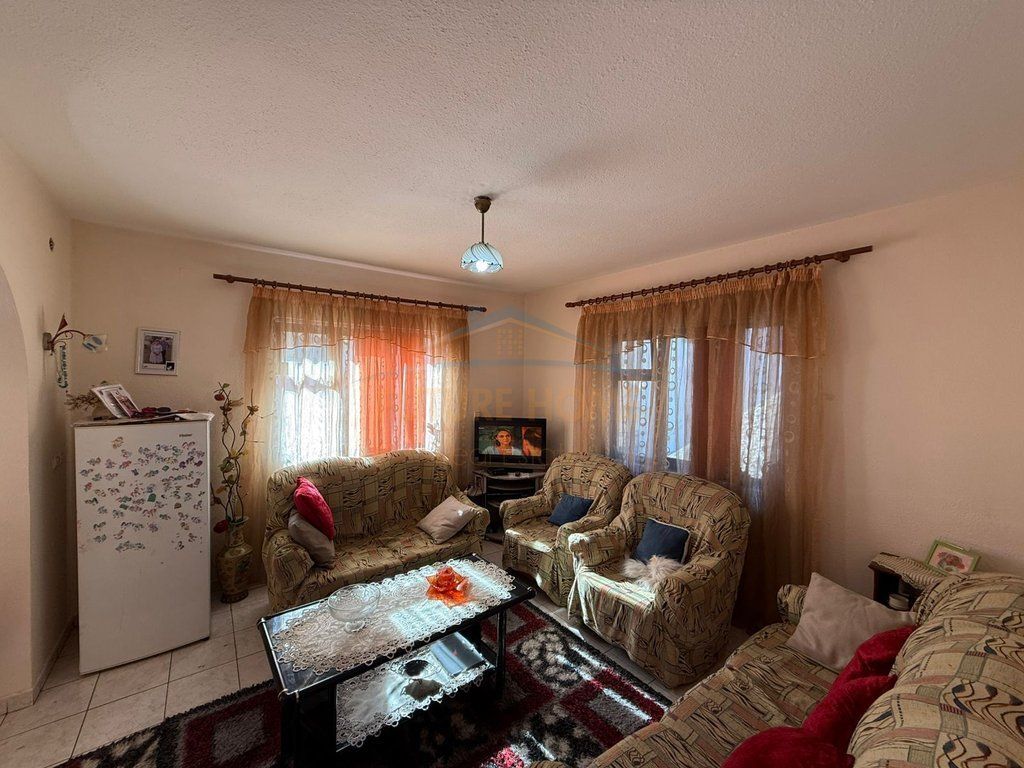 Shitet ,Shtëpi 3 - Katëshe ,Lagjia 1  ,Pogradec