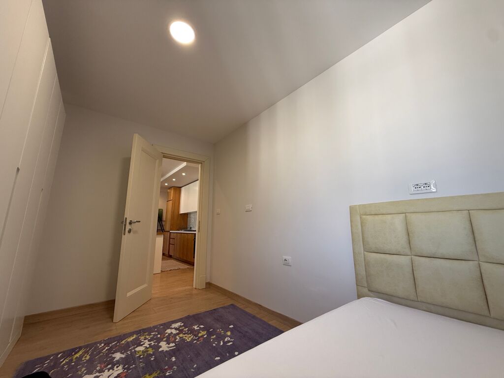 APARTAMENT 3+1+2 PER QIRA -LIQENI I THATE