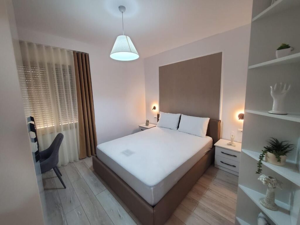 Shitet Apartament,1+1 në Plazh,Durrës.