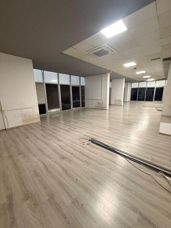 JEPET ME QERA AMBIENT BIZNESI ZONA E TATIMEVE, DURRES