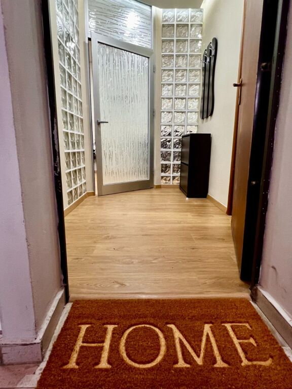 JEPET ME QERA APARTAMENT 1+1 TEK BRYLI (PERBALLE PASTICERI TITO)