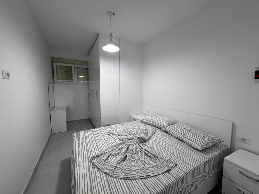 Jepet me qira apartament 1+1+ballkon,Kopshti Botanik,Xhamia e Selites