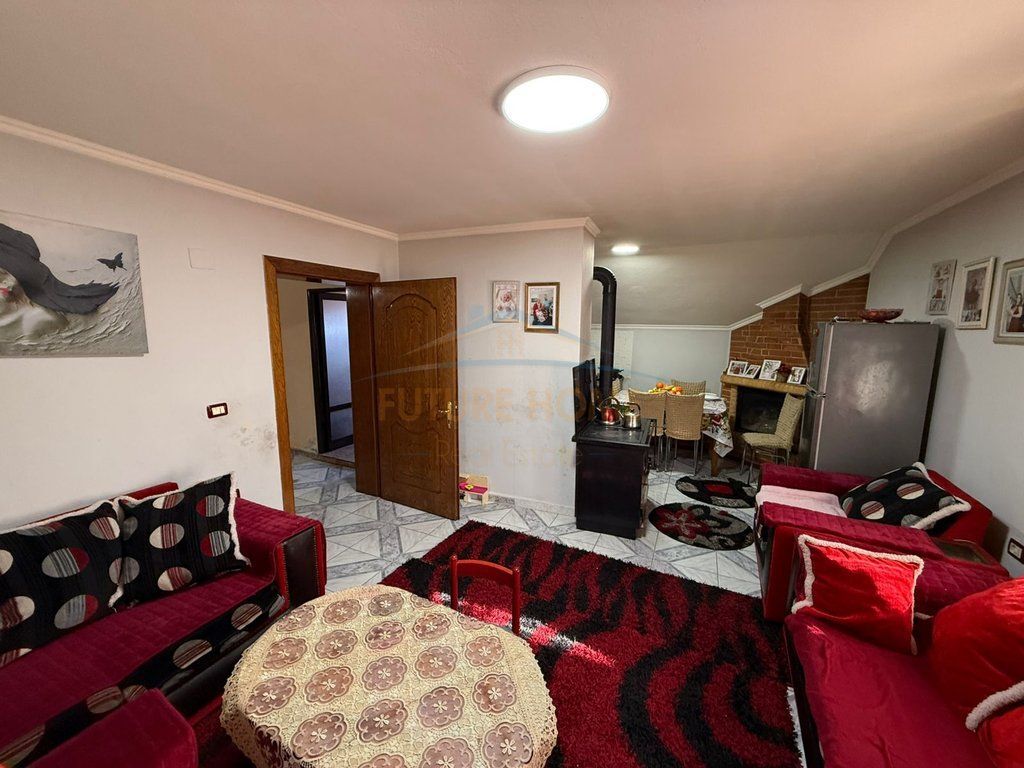 Shitet ,Shtëpi 3 - Katëshe ,Lagjia 1  ,Pogradec