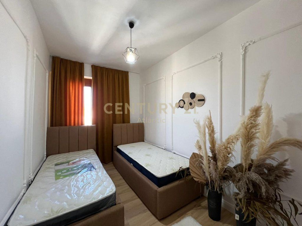 JEPET ME QERA APARTAMENT 2+1 I MOBILUAR NE PLAZH HEKURUDHA DURRES !