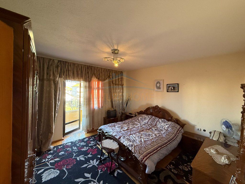 Shitet ,Shtëpi 3 - Katëshe ,Lagjia 1  ,Pogradec