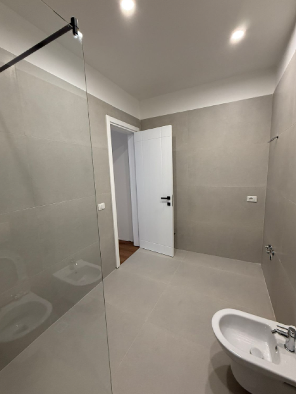 ▫️ SHITET APARTAMENT 2+1+2 + POST PARKIMI – LIQENI I THATË (TE ROTONDO) 