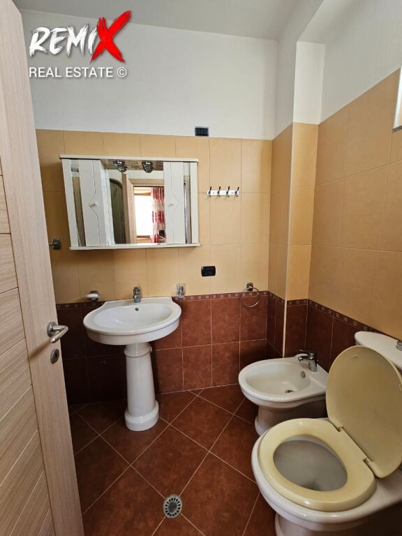 JEPET ME QERA  APARTAMENT 2+1+2 + DEPO  PRANE ISH URT