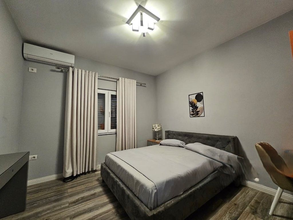 JEPET ME QIRA APARTAMENT 2+1+GARDEROB NE SAUK 650 € /Muaj