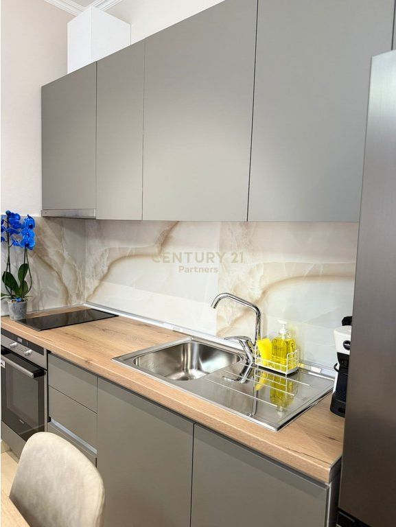 Japim Apartament me qira perball me Komplex Delijorgjin ! 650 € /Muaj Sip. Totale  68m2