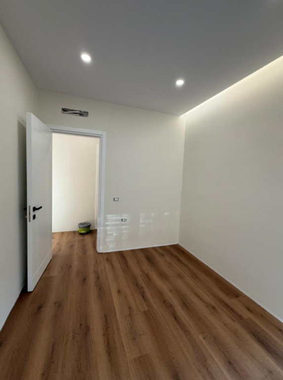 ▫️ SHITET APARTAMENT 2+1+2 + POST PARKIMI – LIQENI I THATË (TE ROTONDO) 