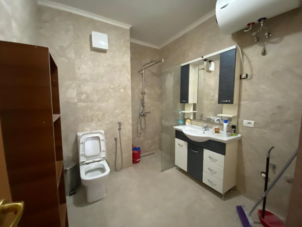 JEPET APARTAMENT 3+1 PER QERA TEK ISH-EKSPOZITA