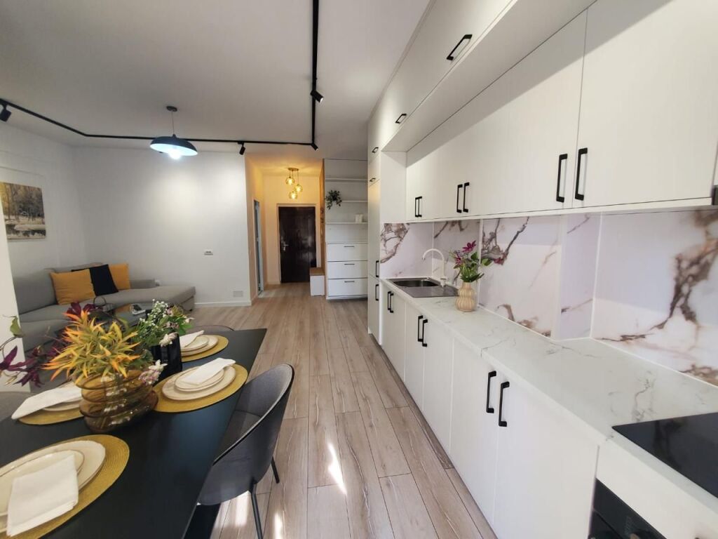 Shitet Apartament,1+1 në Plazh,Durrës.