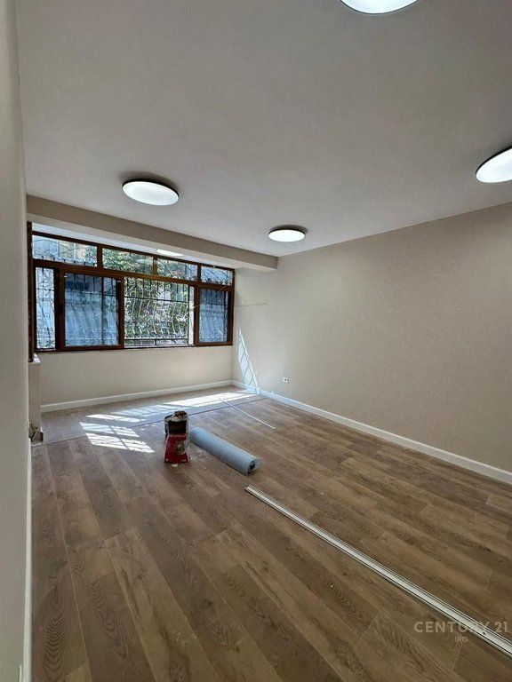 Apartament 2+1 për shitje pranë Petro Ninit, në zonën Margarita Tutulani.