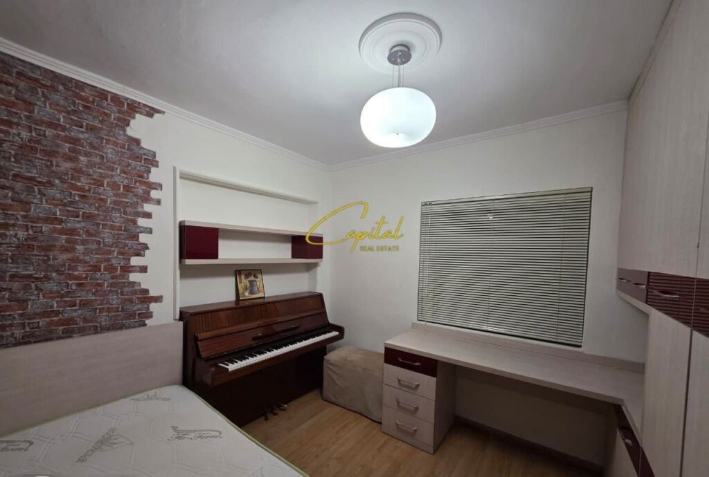 APARTAMENT ME QIRA 4+1+2 MINE PEZA 1.500 EURO