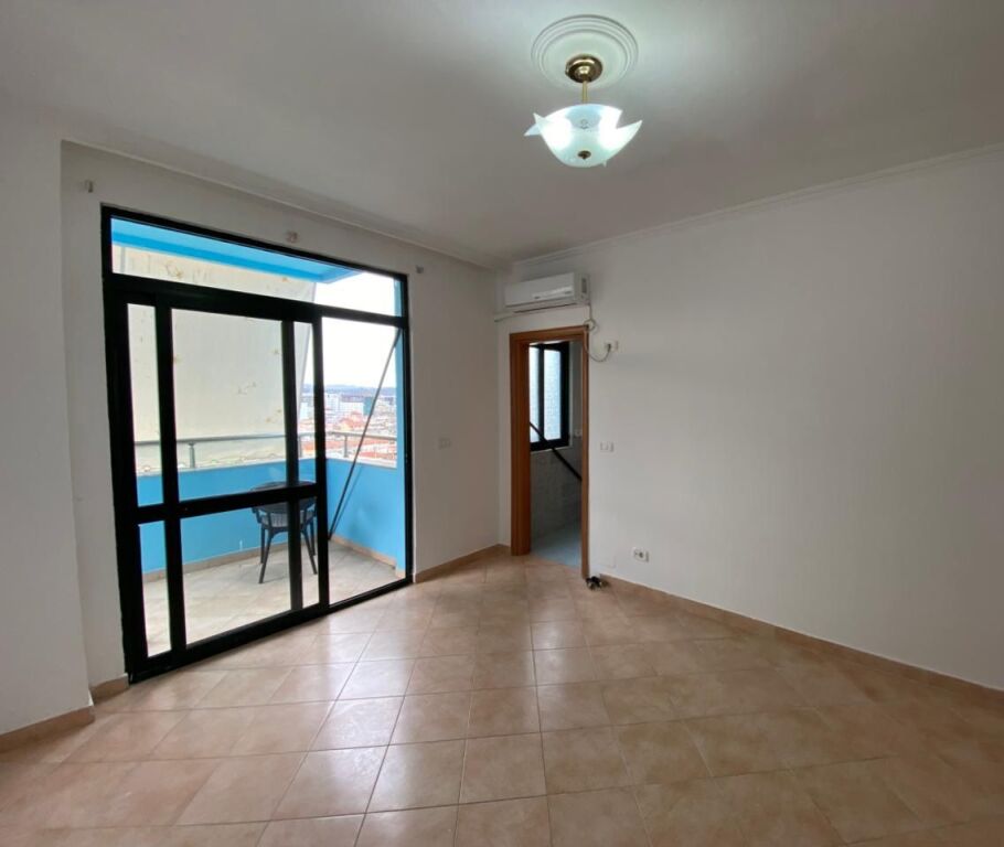 Zyre 3+1 per qera tek Ekspozita