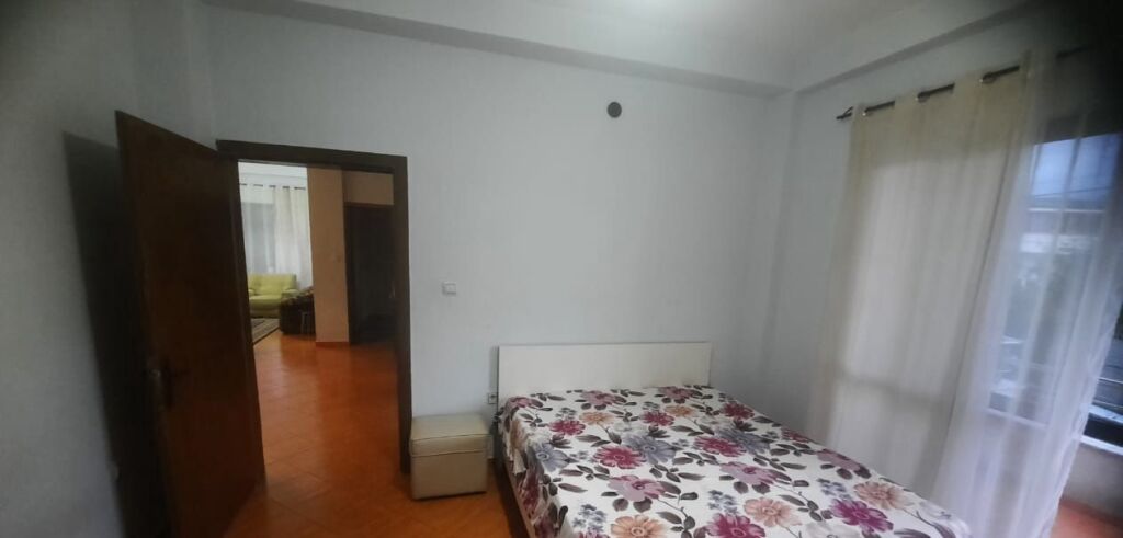 Affittasi ingresso 2+1 2° piano di una villa, via Arben Broci, Città Studentesca vicino Ana Market 450 mila lek