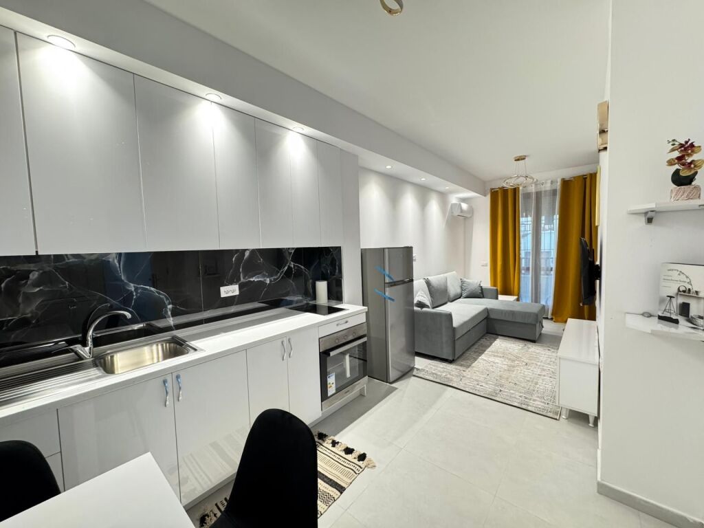 Jepet me qira apartament 1+1+ballkon,Kopshti Botanik,Xhamia e Selites