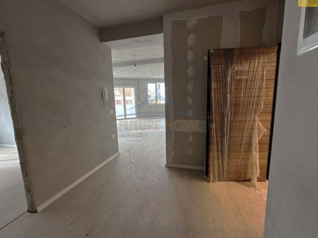 Shitet, Apartament 2+1+2+ Post Parkimi, River Residence, Unaza e Re, Tiranë.