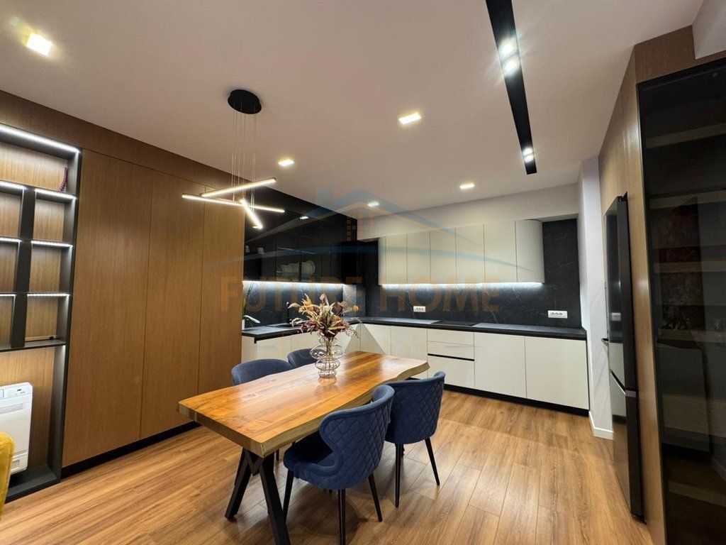 Qira, Apartament 2+1+2+Post Parkimi, Bllok, Tiranë