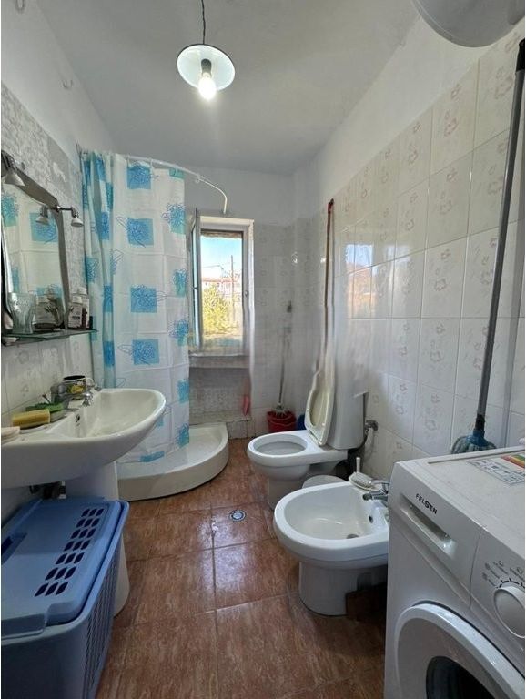 JEPET ME QIRA APARTAMENT 2+1 – MATERNITETI I RI 450 € /Muaj