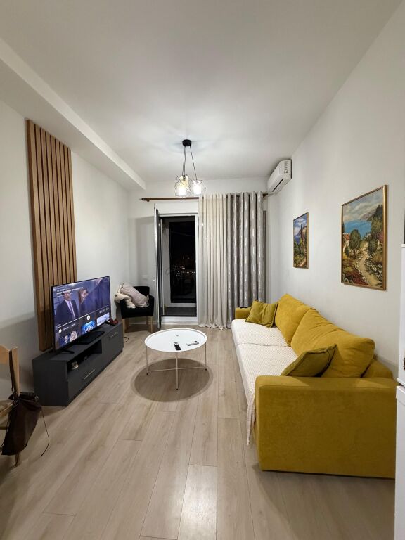 Kontakt 21 Dhjetori - Jepet Me Qera 1+1