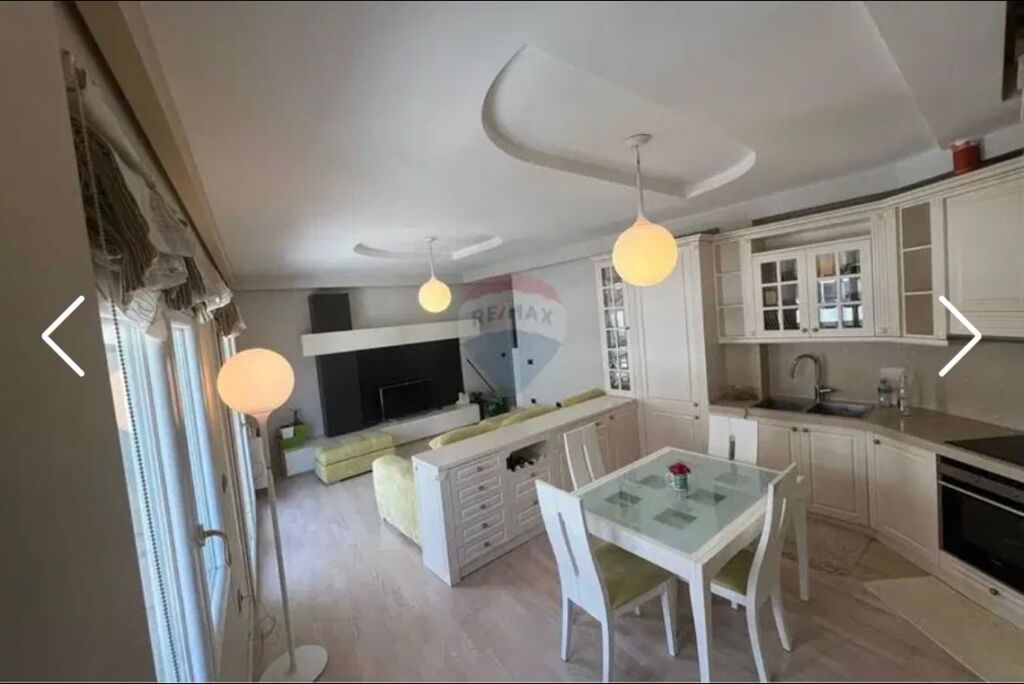 Duplex per shitje me pamje nga Liqeni i Thate!