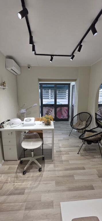 Shitet ambjent biznesi,rr margarita tutulani,stadiumi dinamo,2500 euro