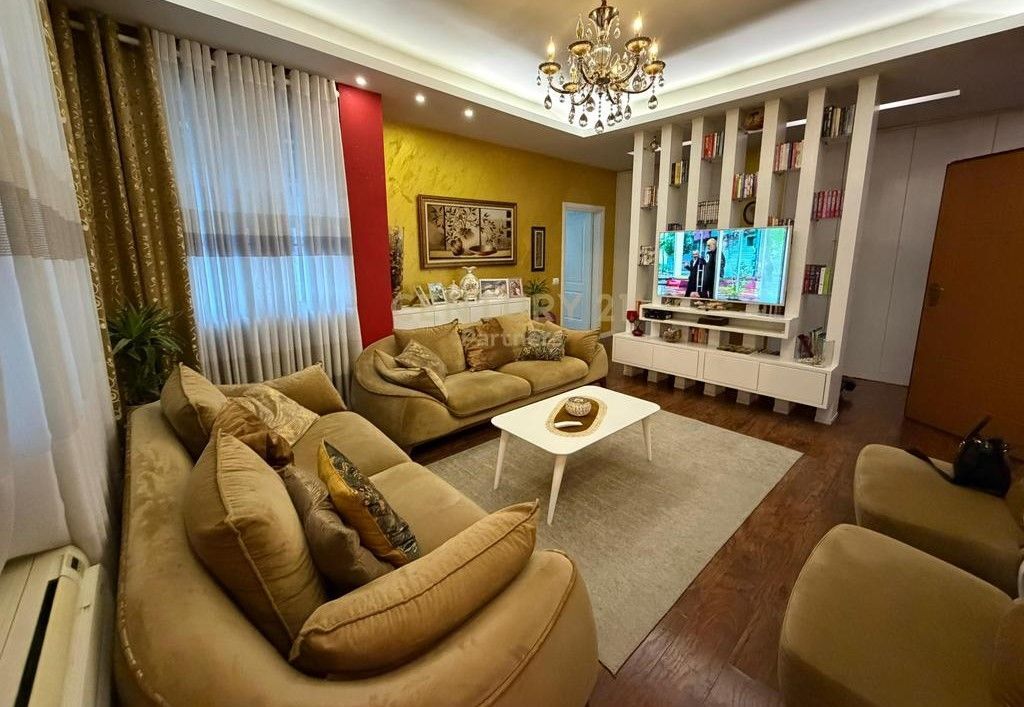 APPARTAMENTO 1+1 CON CUCINA SEPARATA+ VERANDA VICINO A CASA ITALIA