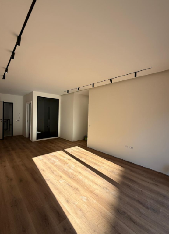 ▫️ SHITET APARTAMENT 2+1+2 + POST PARKIMI – LIQENI I THATË (TE ROTONDO) 