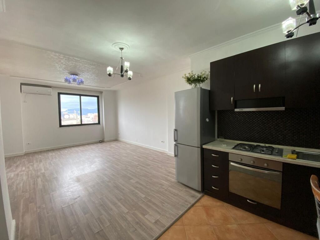 JEPET APARTAMENT 3+1 PER QERA TEK ISH-EKSPOZITA