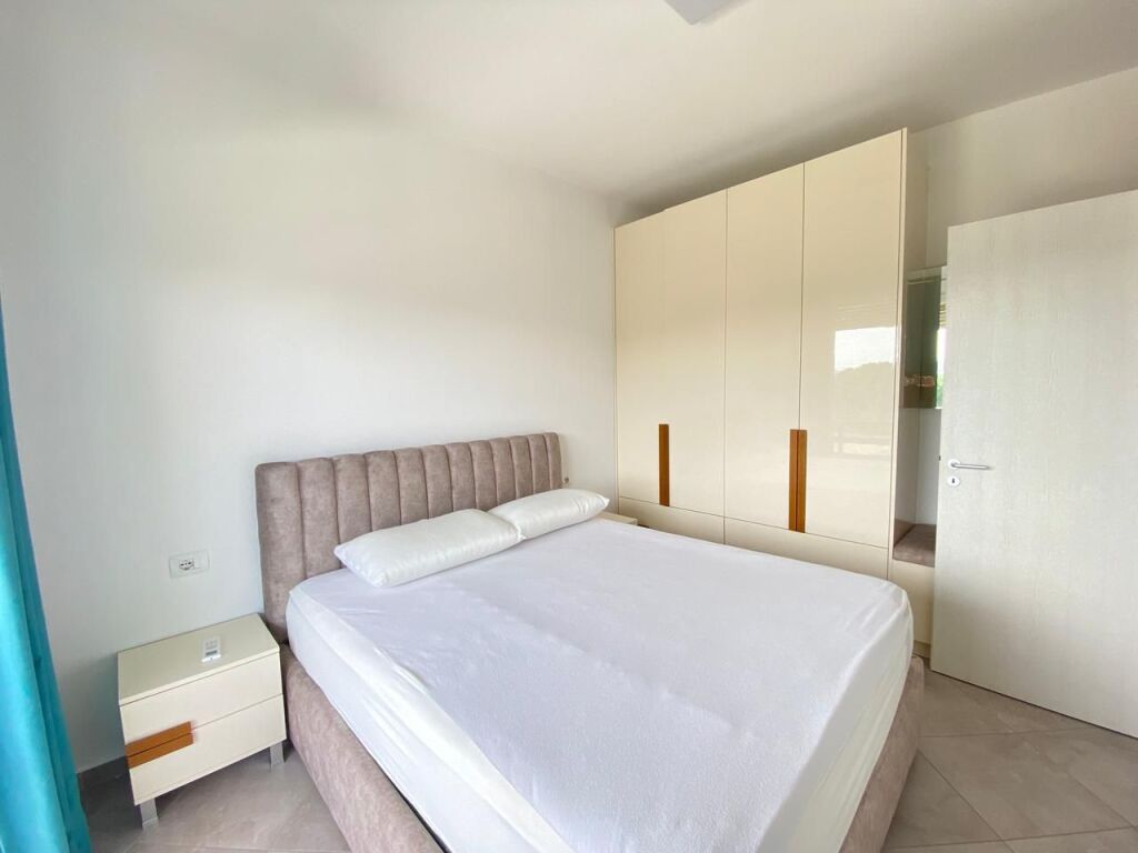 Shitet Apartament 1+1